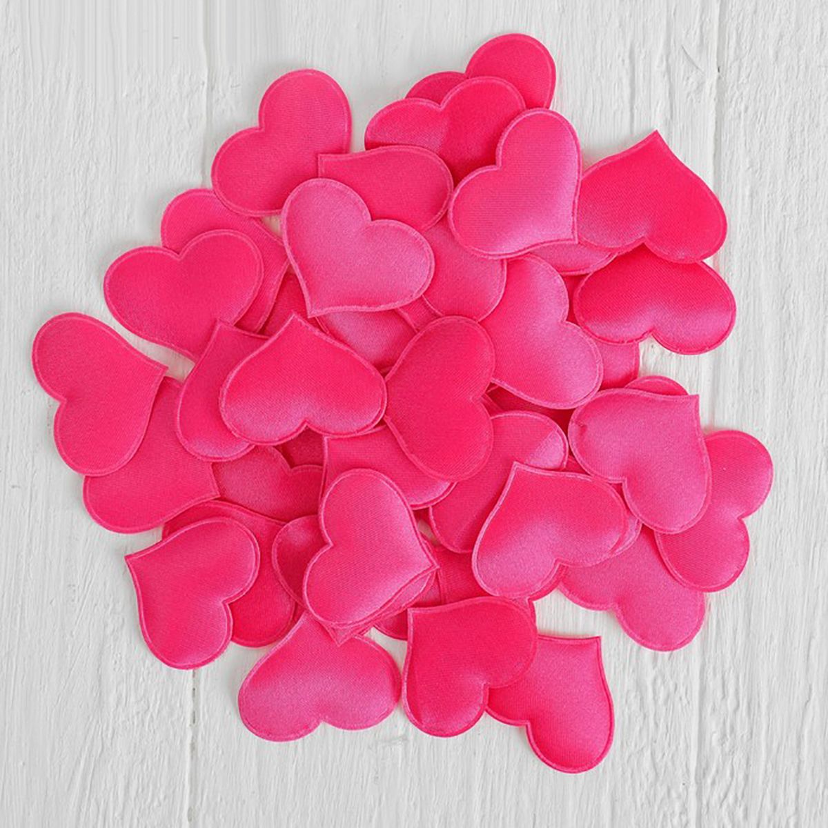 Купить Набор ярко-розовых декоративных сердец - 50 шт. в Москве.