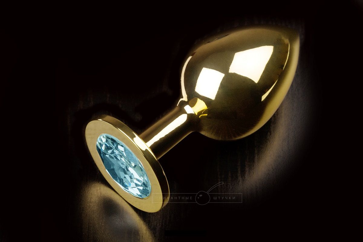 Купить Большая золотая анальная пробка с закругленным кончиком и голубым кристаллом - 9 см.. в Москве.