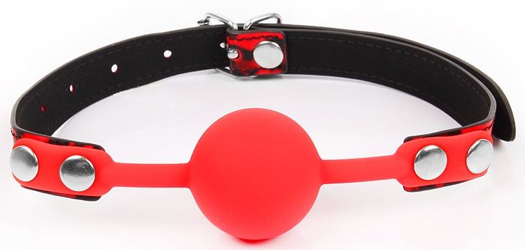 Купить Красный кляп-шарик с черным регулируемым ремешком в Москве.