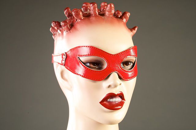 Купить Красная лакированная маска-очки в Москве.