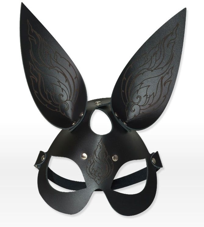 Купить Чёрная кожаная маска с длинными ушками и эффектом тату в Москве.