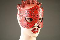 Купить Красная маска-очки, профурнитуренная заклепками в Москве.