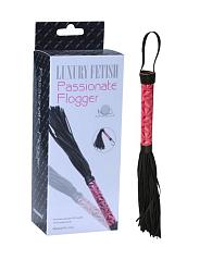 Купить Аккуратная плетка с розовой рукоятью Passionate Flogger - 39 см. в Москве.